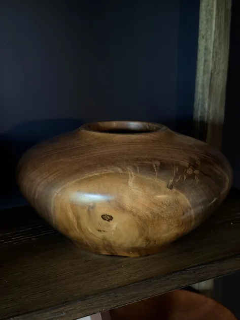 Walnut Hollow Form — Low Shoulders & Sweeping Grain