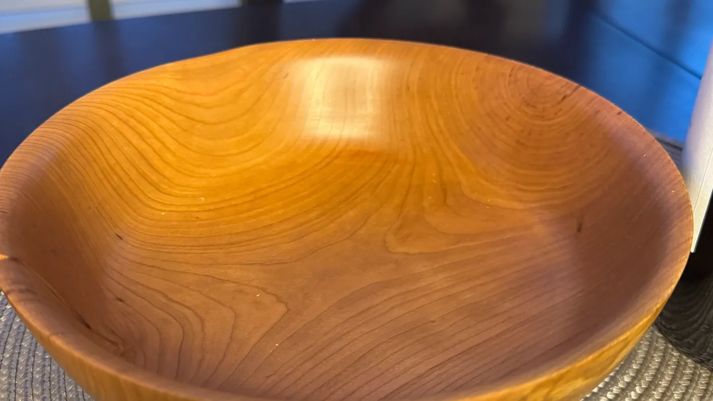 Cherry Wood Bowl — Honey-Amber Grain with Hand-Rubbed Finish